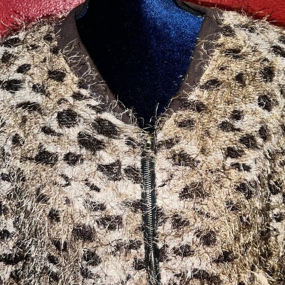 Lpve Culture faux fur leopard animal print zipper jacket size Large Like New - Picture 3 of 10